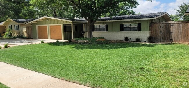 Building Photo - 3604 38th St Rental