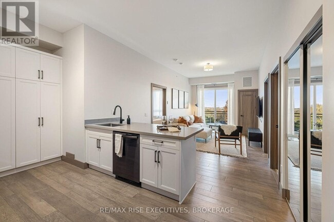 Photo - 2274 Princess St Unit 324