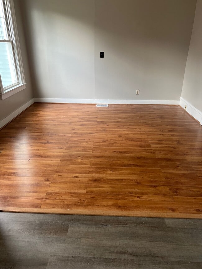 Photo - 294 W 5th St