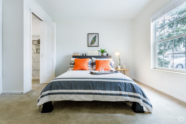 1 BR, 1 BA - 800 SF