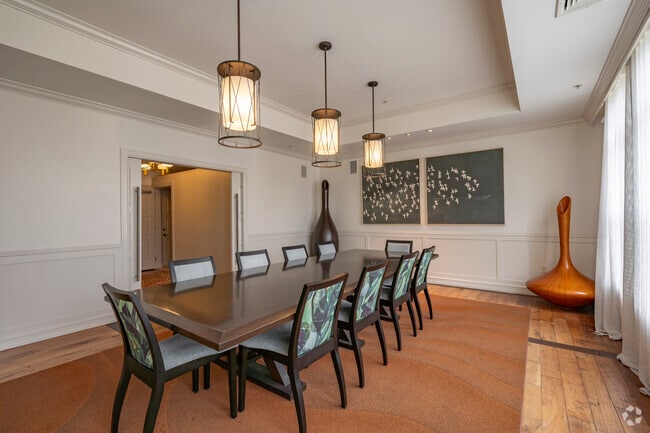 597 Westport - Dining / Meeting Room