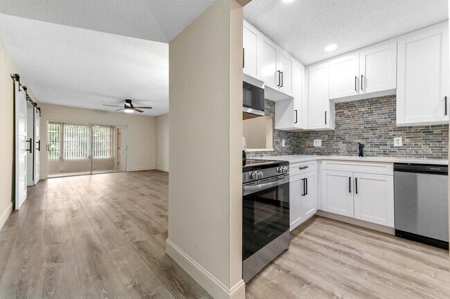 Photo - 2700 Casita Way Unit 211