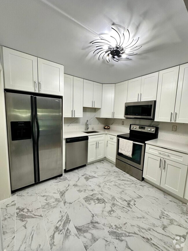 Building Photo - 9235 SW 8th St Unit 114 Rental