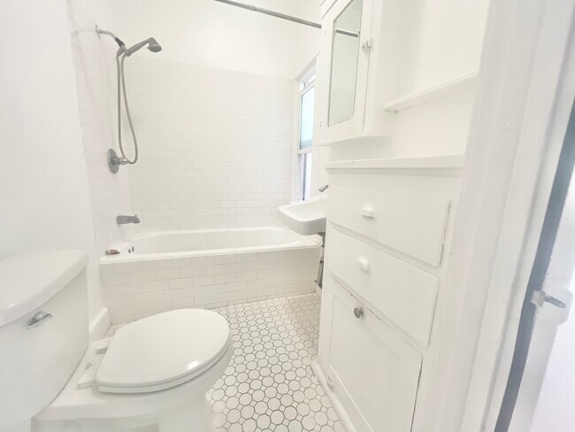 Photo - 1906 Cimarron St Los Angeles, CA 90018 Unit 4