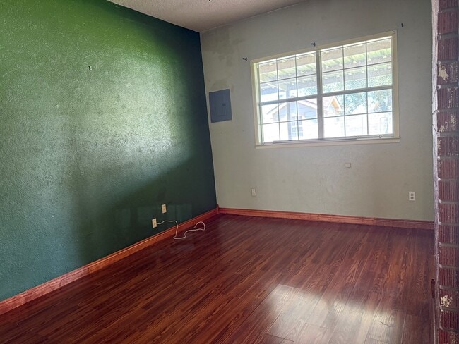 Photo - 2008 N Washington St