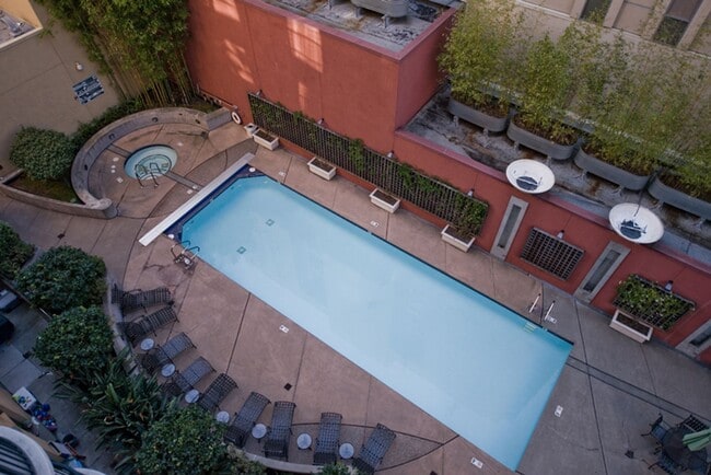 Building Photo - 680 Unit 611