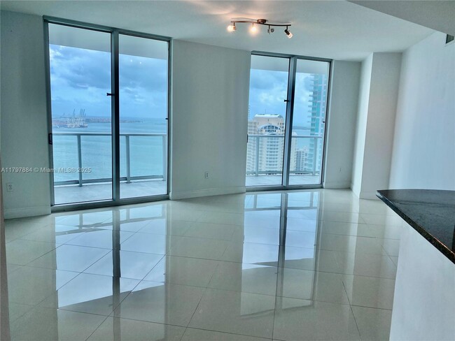 Photo - 300 S Biscayne Blvd Condo Unit 2710