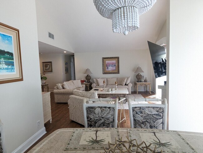17042 Traverse Cir