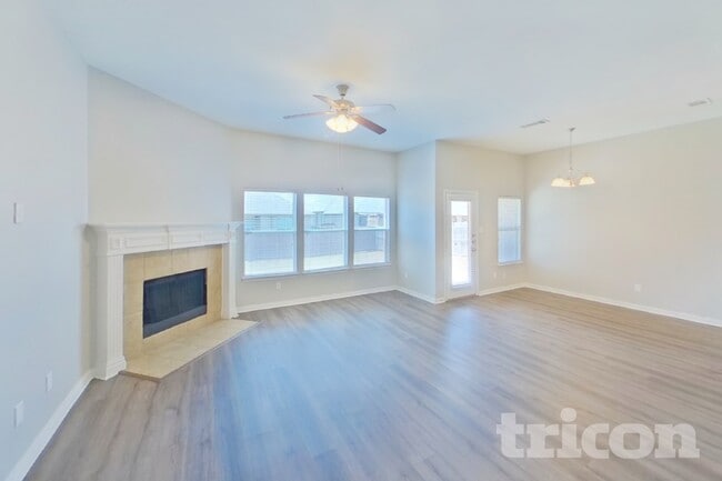 Photo - 7814 Longbow Ln