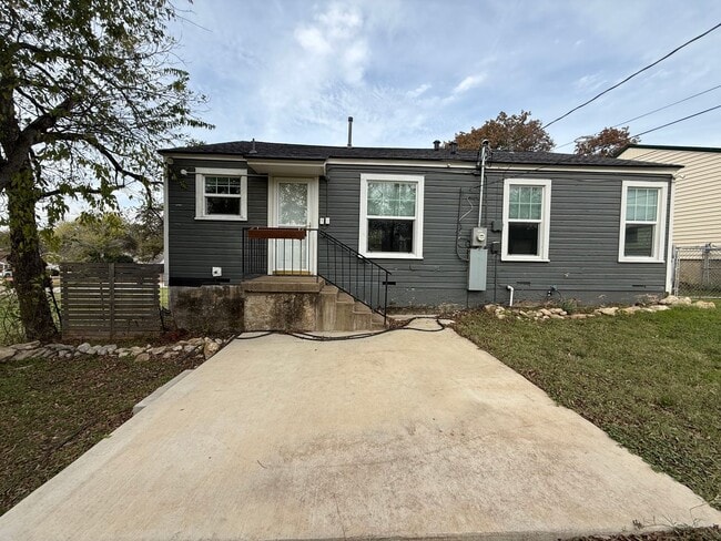 Photo - MOVE IN SPECIAL!! $800.00 off 1st FULL RENT!! Discover this beautifully updated 2 bed 1 bath 1 ca...