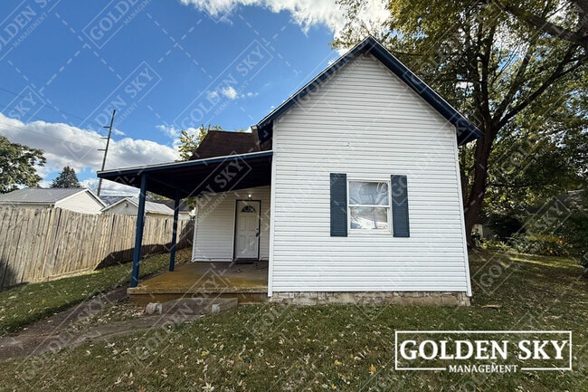 Building Photo - 1009 W Memorial Dr