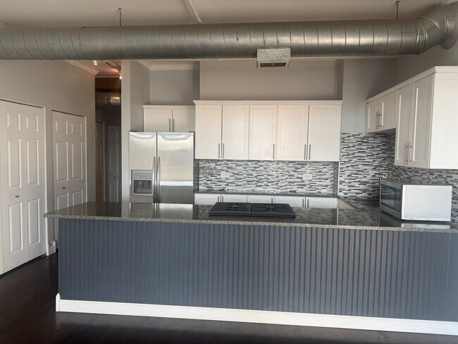 Photo - 1735 W Diversey Pkwy Unidad 304