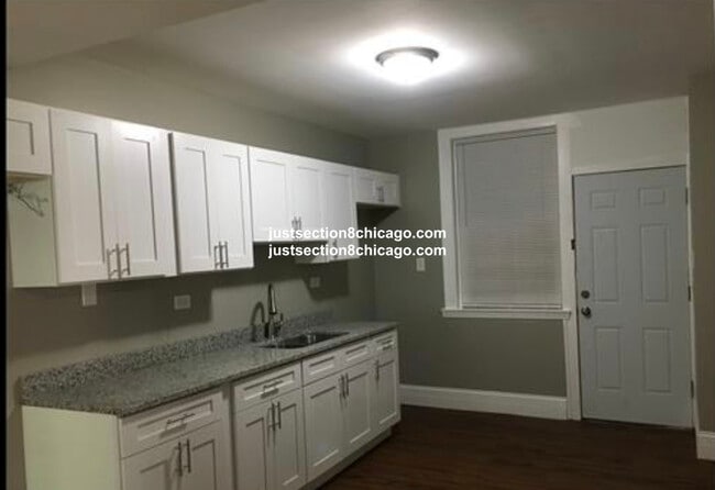 Building Photo - 7310 S Stewart Ave Unit 2