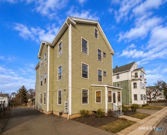 Photo - 422 Allen St