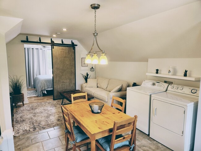 Building Photo - 16 Rue Archambault Unit 2