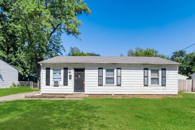 Adorable 3 Bedroom Home! - Adorable 3 Bedroom Home!