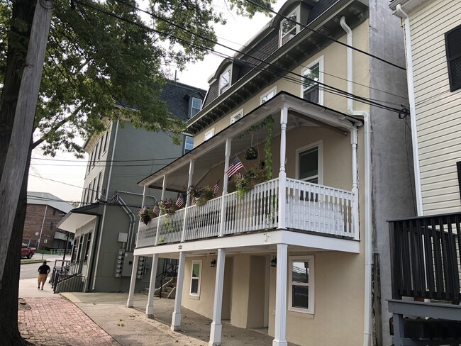 Building Photo - 221 High St Unit 1 Rental