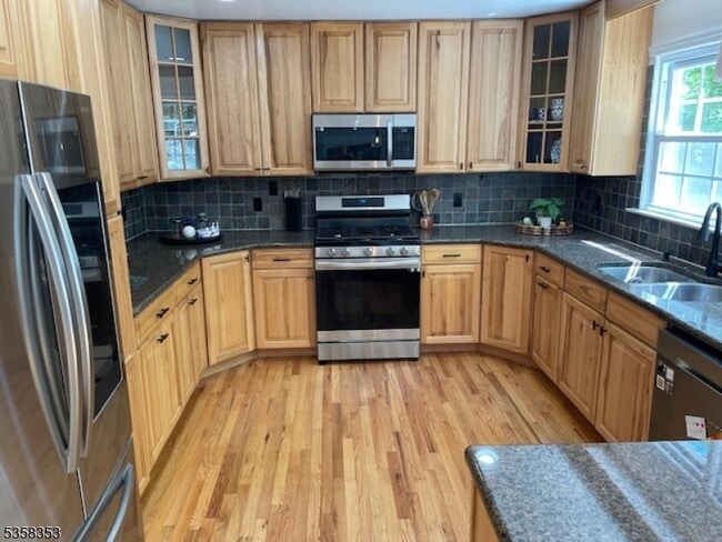 Photo - 16 Oak Ln