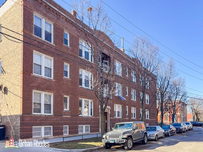 Photo - 850 N Leavitt St Apartments Unit 3