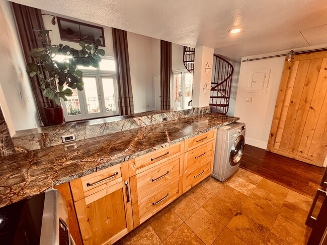 Photo - Renovated Uptown District Top Floor Condo in the Hillcrest