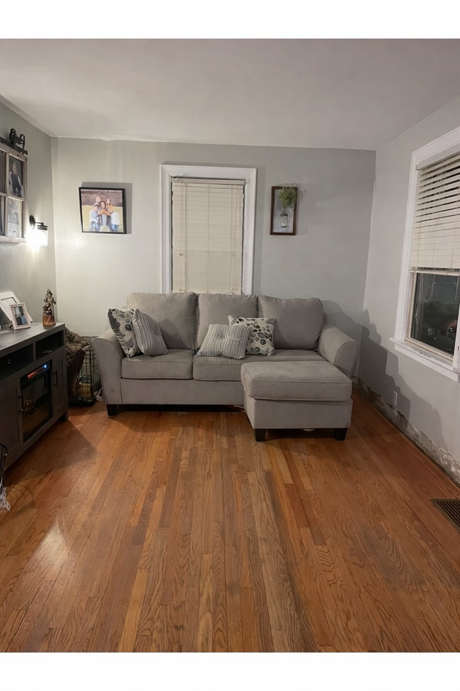 Photo - 1106 E 3rd St