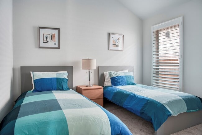 Building Photo - 30142 Gold Finch Pl