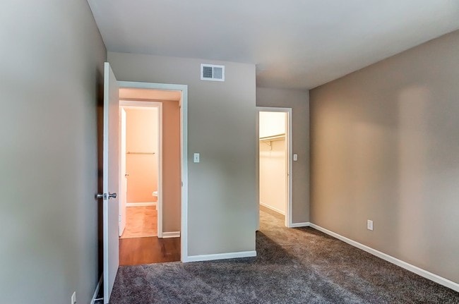 Habitación principal - 2 habitaciones, plano de planta - Foxfire West Apartments