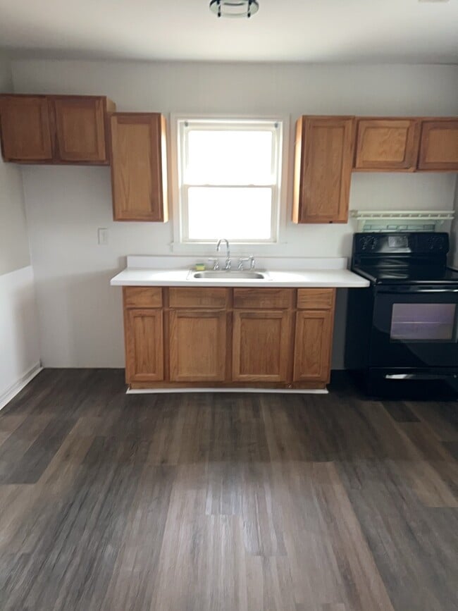 Photo - 300 E Parkview Dr