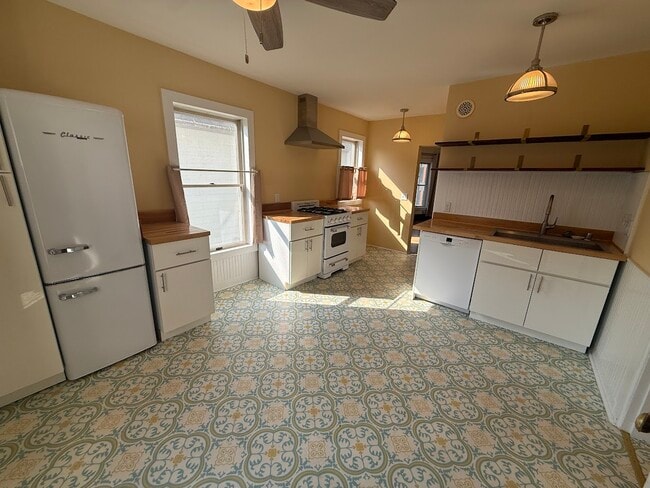 Building Photo - 207 S Broom St Unit #2 Rental