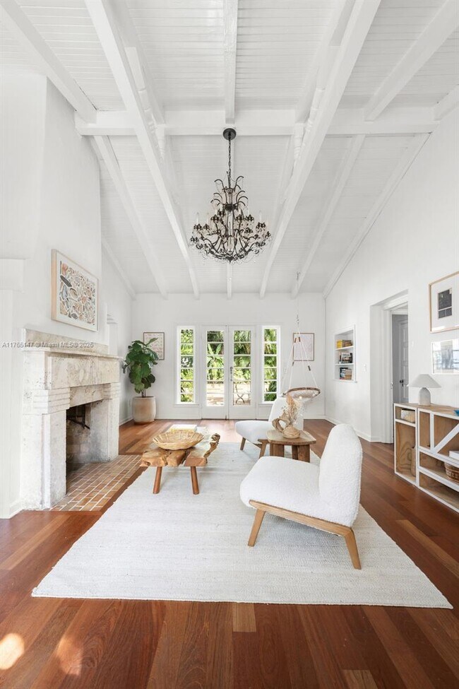 Photo - 641 NE 57th St