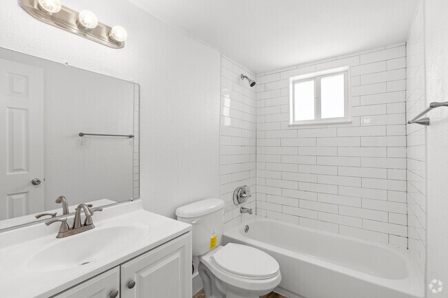 2 BR, 1 BA - 725SF - Bathroom