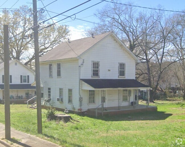 Building Photo - 2 Bedrooms- 1 Bathroom- Apartment in Lindale!