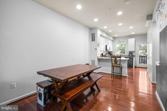 Photo - 5736 45th Ave