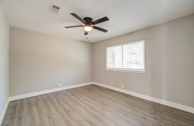 Photo - 595 River Plantation Dr