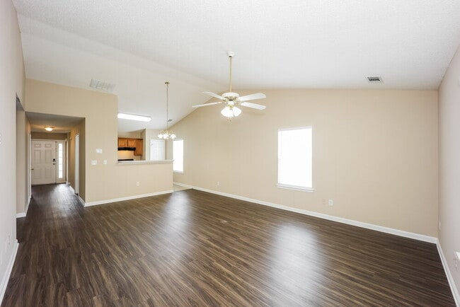 Photo - 2167 Red Oak Cir