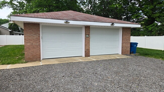 Tenant gets one side with remote - 1103 Beechwood Dr Unit Rental
