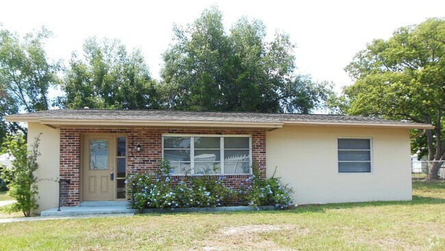 Building Photo - 2472 Evergreen Ave Rental