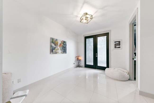 Photo - 1807 Dart St