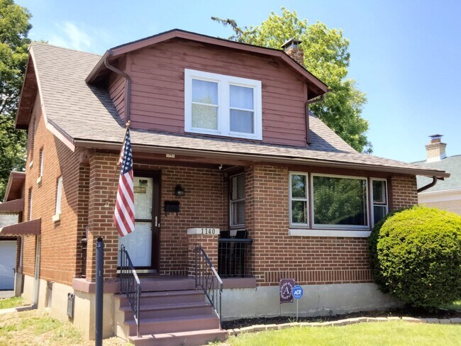 Photo - 1140 Croyden Dr House