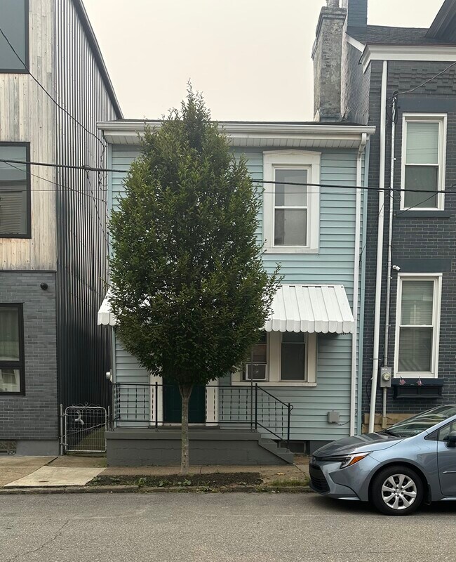 Front of House - 4924 Hatfield St