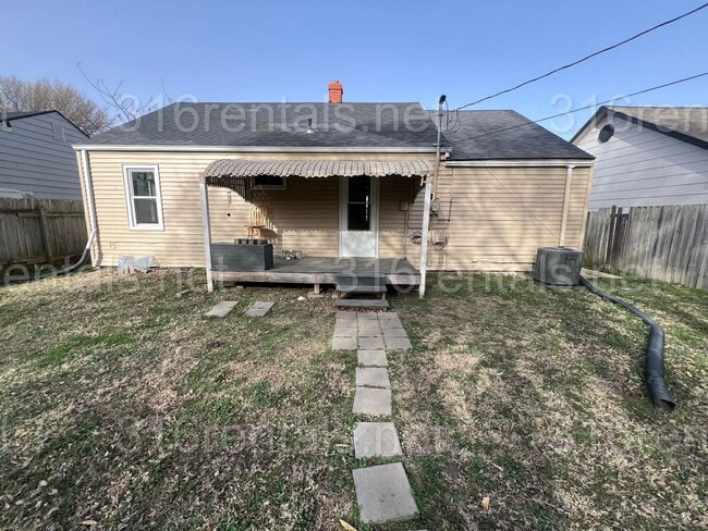 Photo - $1150 - **COMING SOON** 3 bed 1 bath - Single Family Home