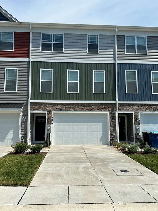 Photo - 7819 Wolf Run Ln