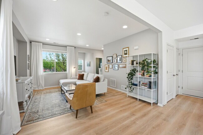 Photo - 409 Noquet Ct