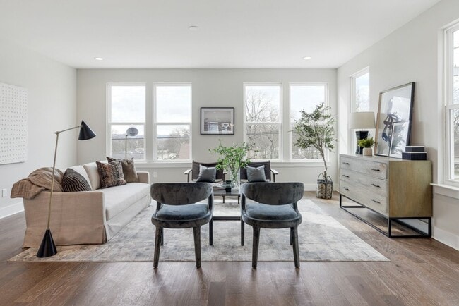Photo - Beautiful Charlotte Park Townhome With Two Car Garage