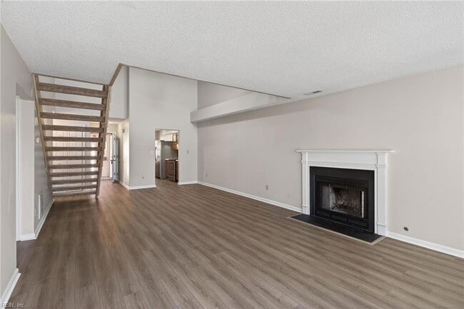 Photo - 901 Gas Light Ln