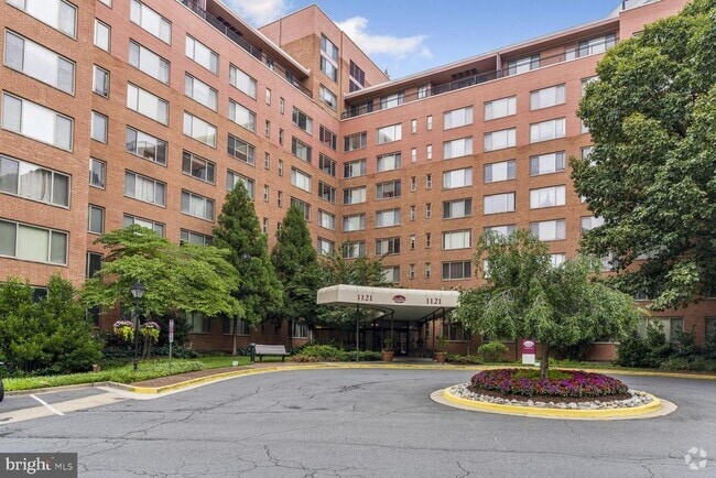 Building Photo - 1121 Arlington Blvd Unit 746 Rental