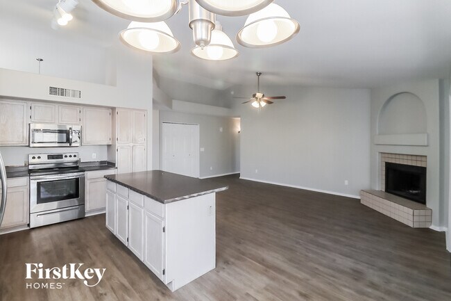 Photo - 1214 E Grovers Ave