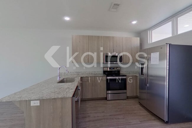 Photo - 1636 S Razorback Rd