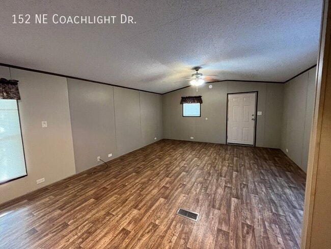Photo - 152 Coachlight Dr