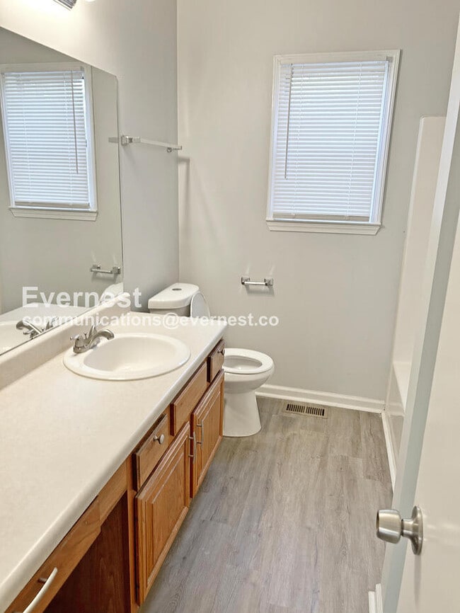 Photo - 2904 Pinetree St